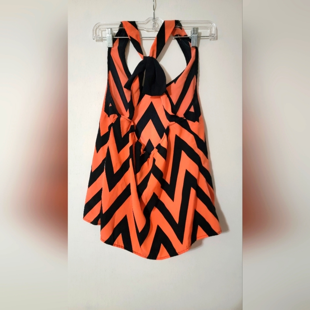 Chevron Pattern Top - Picture 2 of 4